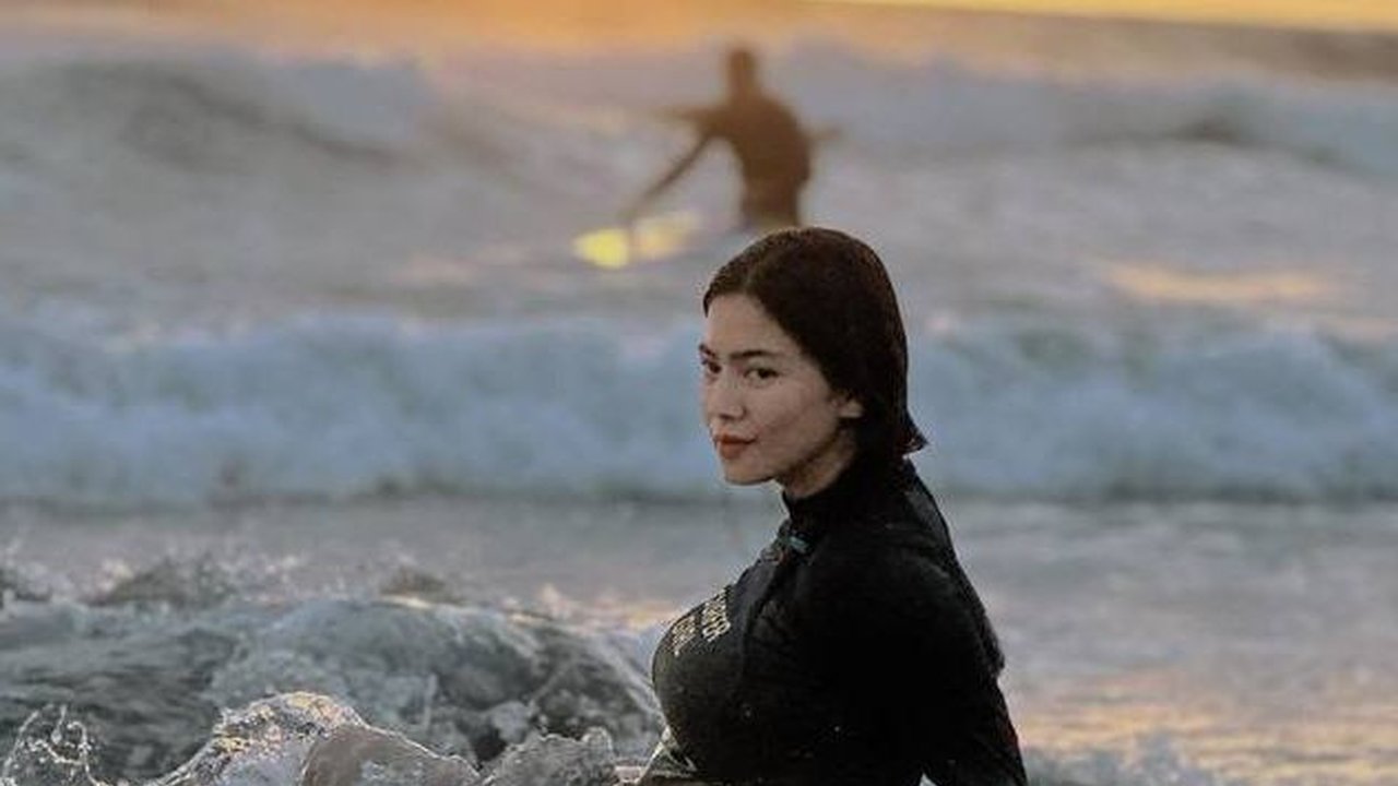 Potret 'Hot Mom' Felicya Angelista Liburan di Pantai, Makin Cantik dengan Tubuh Langsing & Gaya Busana Dipuji Sopan