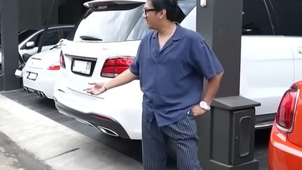 Potret Rumah Mewah Onadio Leonardo, Andre Taulany Sampai Melongo Melihat Sederet Mobil Mewah di Garasi