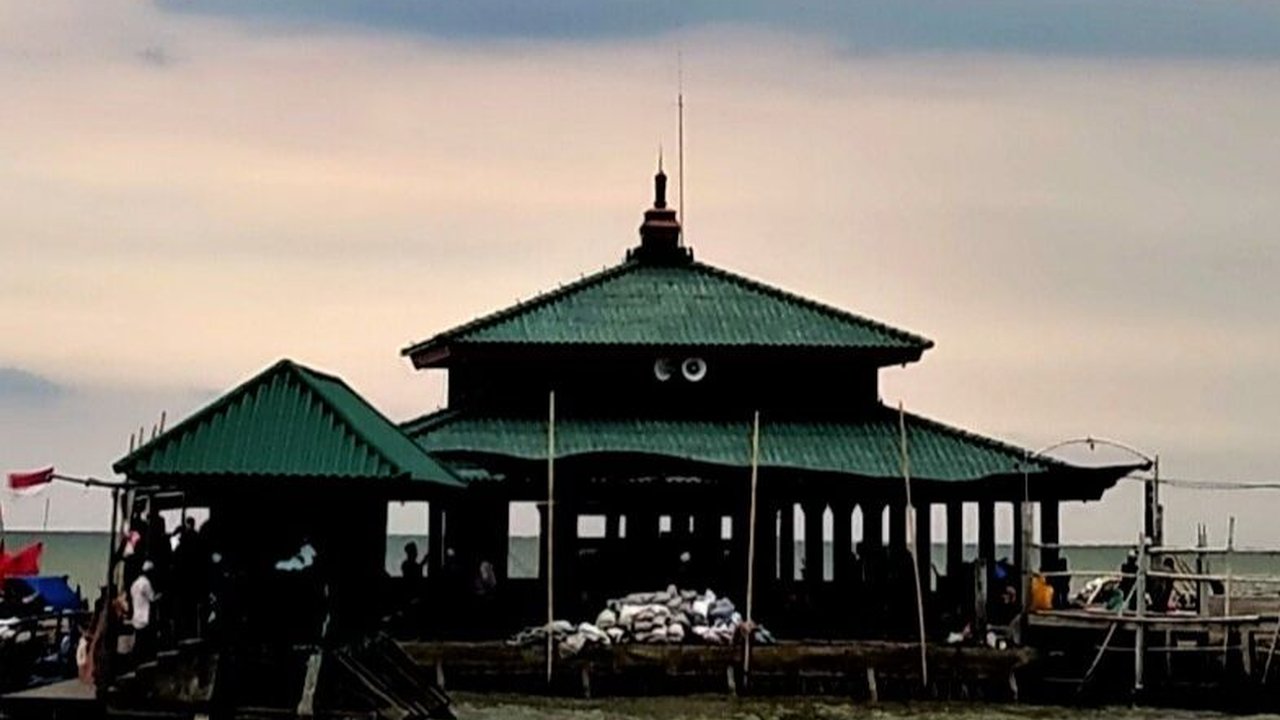 Kisah Syekh Mudzakir Ulama Asal Demak, Makamnya di Tengah Laut