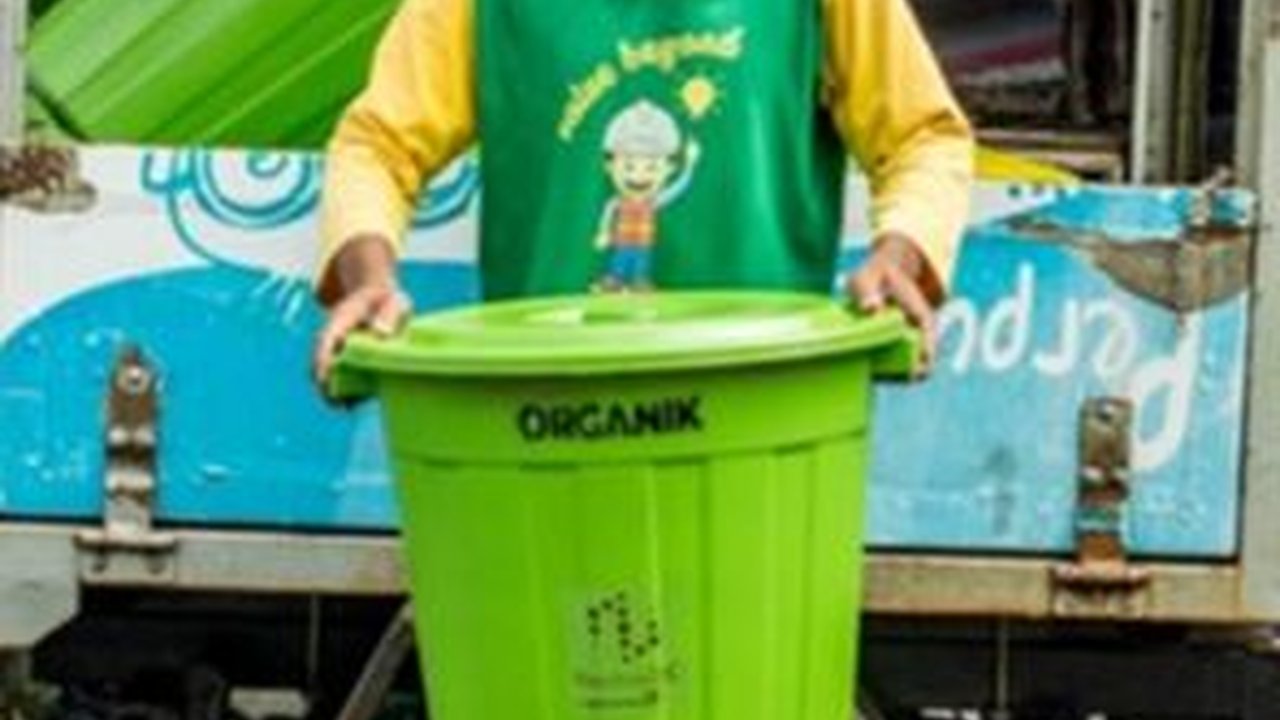 HUT ke-2, NeutraDC Fasilitasi Pengelolaan Sampah untuk Warga Desa Jambidan