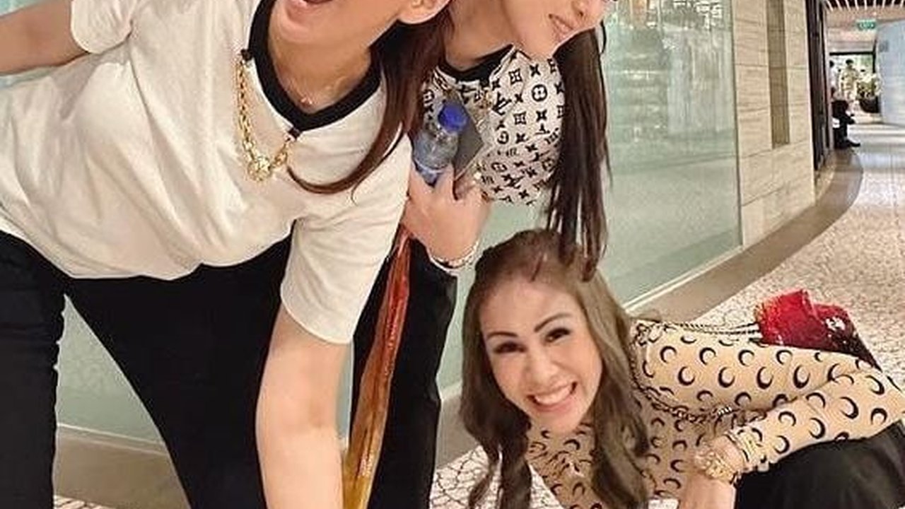 Tingkah Kocak Maia Estianty Kumpul Bareng Bestie di Singapura: Suka Lupa Umur, Berasa Kayak Masih Sekolah