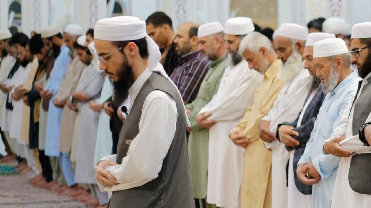 Niat Sholat Tarawih dan Witir Lengkap dengan Doa beserta Tata Caranya