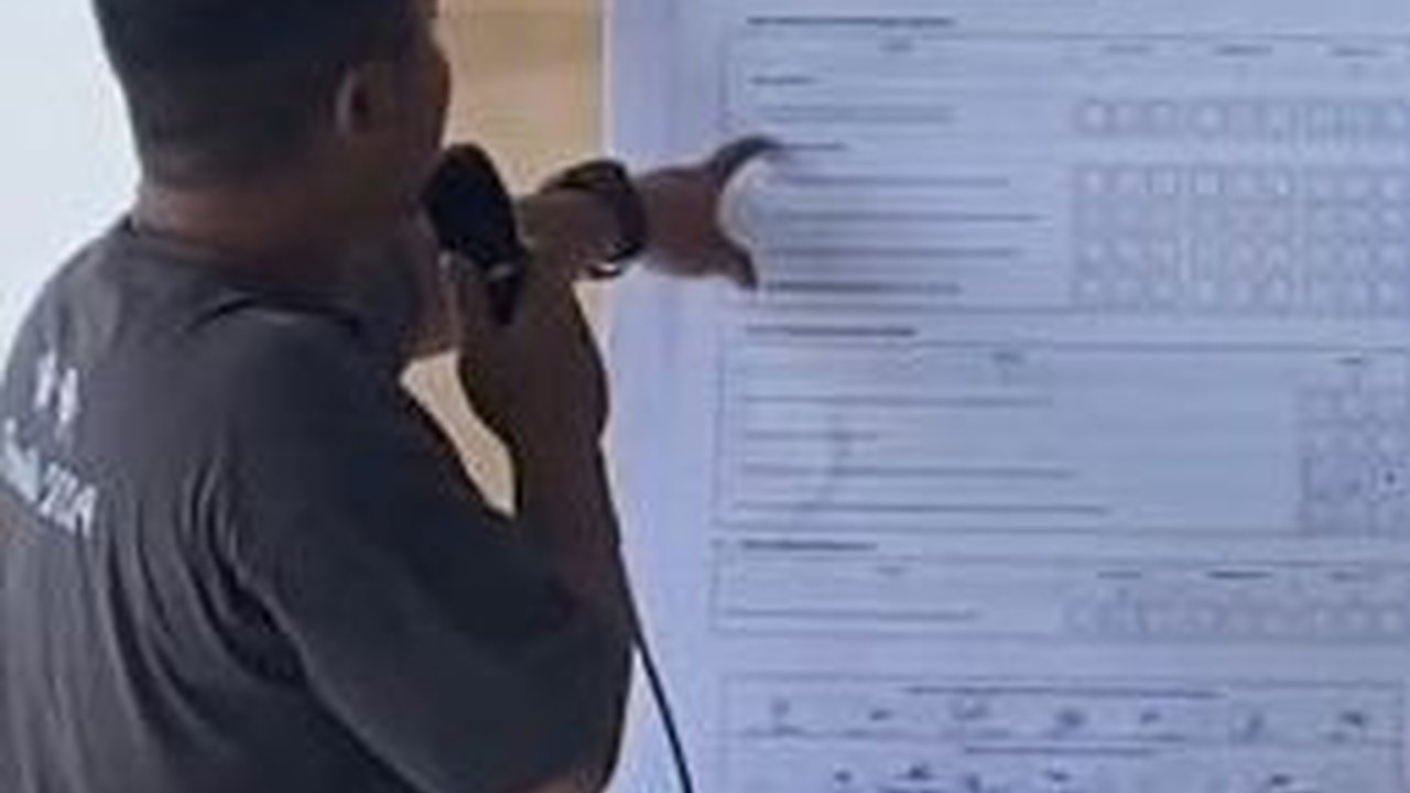 Terbukti Pindahkan Perolehan Suara Caleg, Dua Petugas PPK di Lumajang Hanya Diberi Peringatan Keras