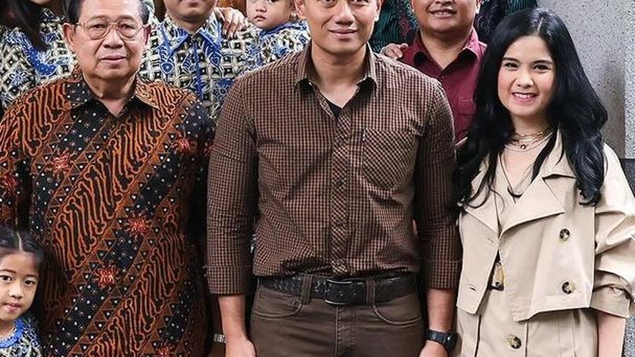 Sosok Perempuan Baju Hijau di Belakang AHY Ramai Dibicarakan, Suaminya Seorang Perwira di TNI
