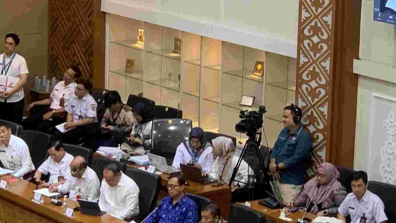 VIDEO: Keras! DPR Singgung Bulog Depan Mentan: Kalau Ada Niat Bohong Berhenti Dulu!