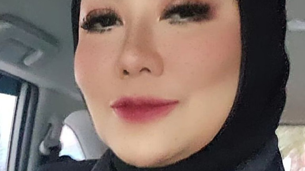 Potret Reza Artamevia Tampil Berhijab Bikin Pangling, Minta Didoakan Agar Istiqomah