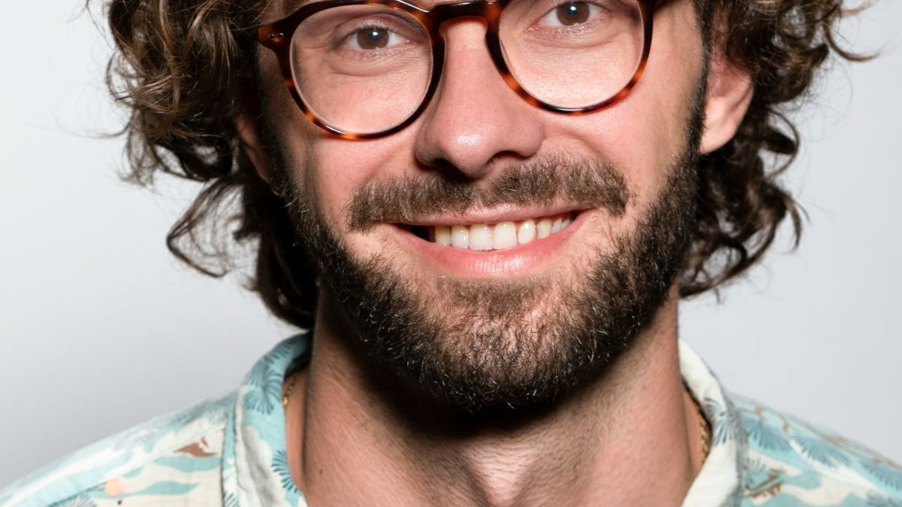 Rekomendasi Merek Kacamata yang Cocok untuk Wajah Bulat di 2024