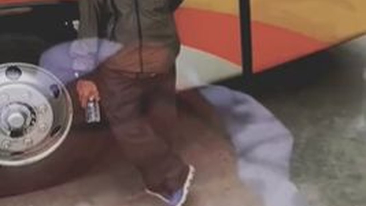 Besarnya Cinta Ayah pada Putrinya Tak Terbatas, Momen Perpisahan di Terminal Bus karena Sang Anak Harus Ikut Suami Bikin Pilu