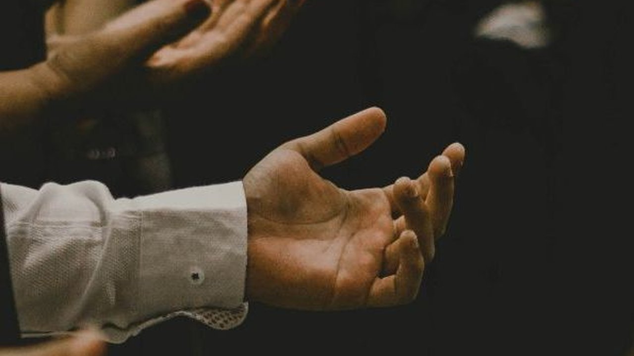 Bacaan Doa Qunut Subuh Lengkap dengan Latin & Artinya, Umat Islam Perlu Tahu