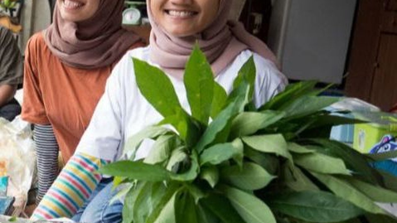 Sekelompok Pemuda di Bandung Ciptakan Cara Healing Unik, Sulap Lahan Jadi Kebun Pangan