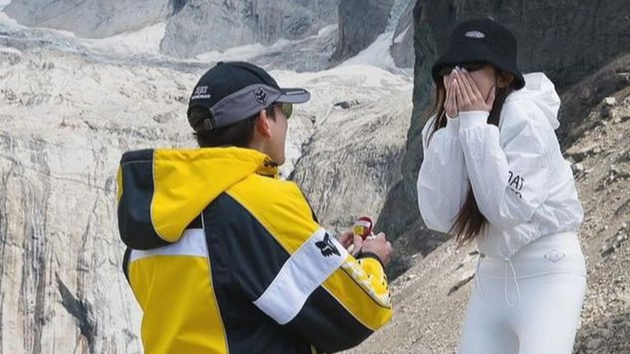 Tak Kuasa Menahan Tangis, Ini 8 Potret WJ Mild Aktris Thailand Umumkan Telah Dilamar Setelah 7 Tahun Pacaran