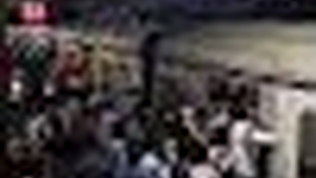 VIDEO Perjuangan Penumpang Kereta di Mumbai