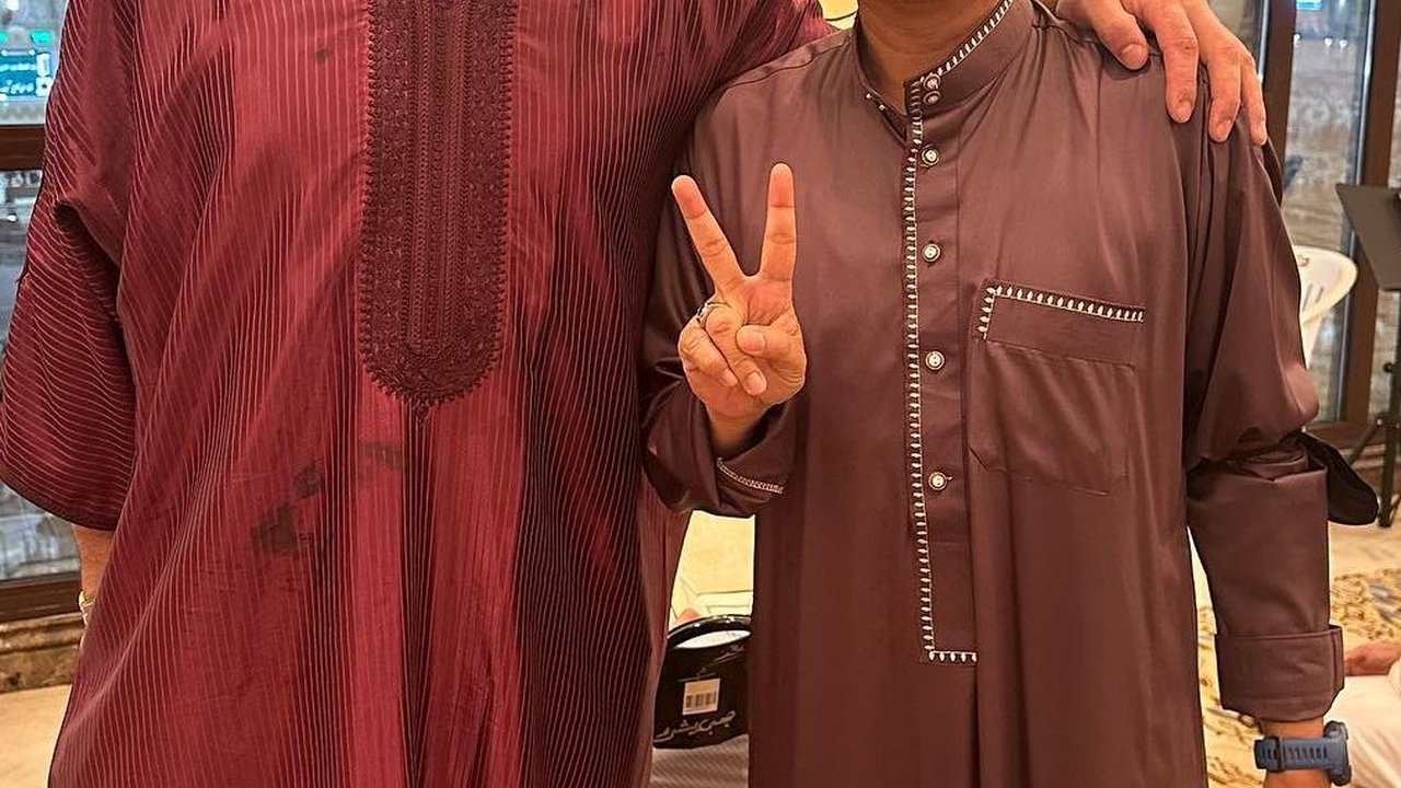 Potret Eko Patrio Bertemu dengan Atlet UFC Dunia saat Umrah di Tanah Suci, ini Sosoknya