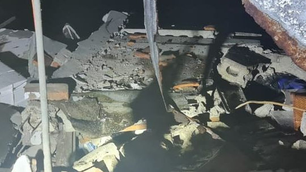 Satu Keluarga Tertimpa Tembok Runtuh di Jaksel Saat Lagi Tidur, Empat Orang Terluka
