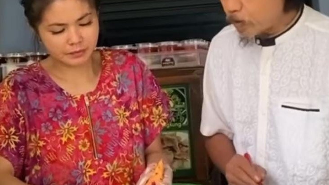 Laris Manis, Epy Kusnandar Pemeran Preman Pensiun dan Istri Jualan Takjil di Bazar Ramadan