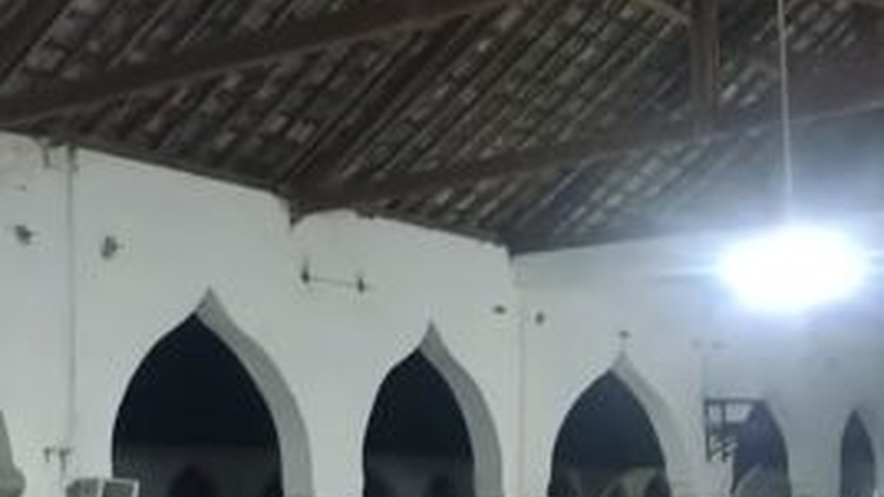 Bukan Arab, di Masjid Indonesia ada Tarawih dengan Durasi Terlama, Lafalkan 30 Juz Alquran