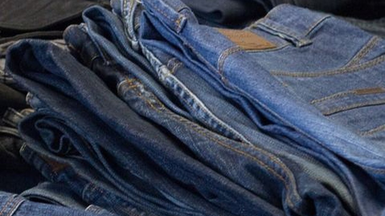 Mitos Membakar Baju Bekas, Menghilangkan Energi Negatif