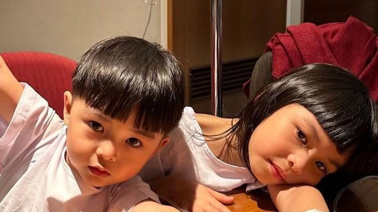 Potret 2 Anak Chelsea Olivia & Glenn Alinskie Dirawat Bersamaan di RS, si Bungsu Tenang saat Diinfus