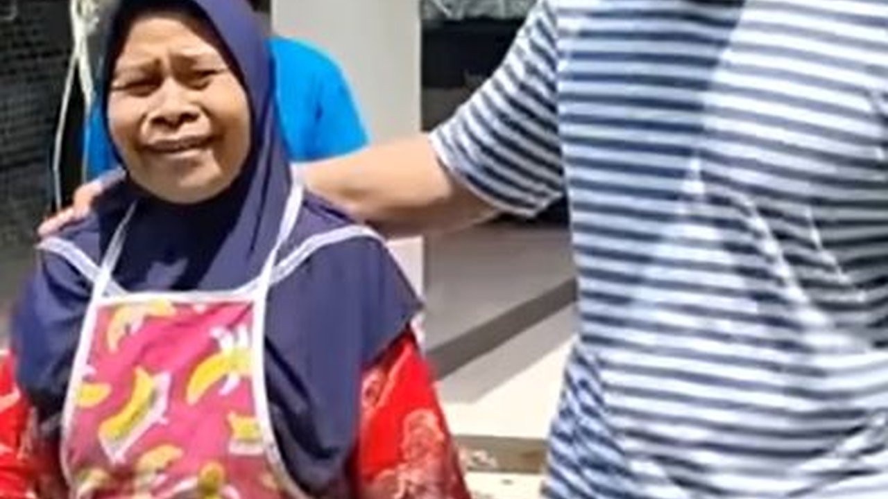 Baim Wong Bernostalgia ke Sekolah, Dipeluk Ibu-ibu Kantin 'Sudah Menjadi Orang Sukses'