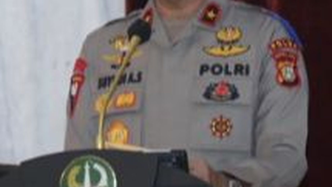 Potret Jenderal Polisi Pose Bareng Putra Putrinya, Penampilannya Kece Disebut Bak Kakak Adik sama Anak