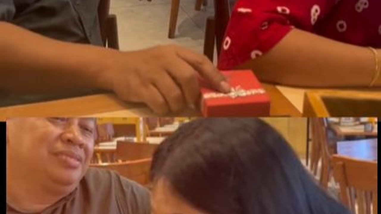 Tak Kalah dari Anak Muda, Momen Manis Bapak-Bapak Beri Kejutan untuk Istrinya Ini Curi Perhatian