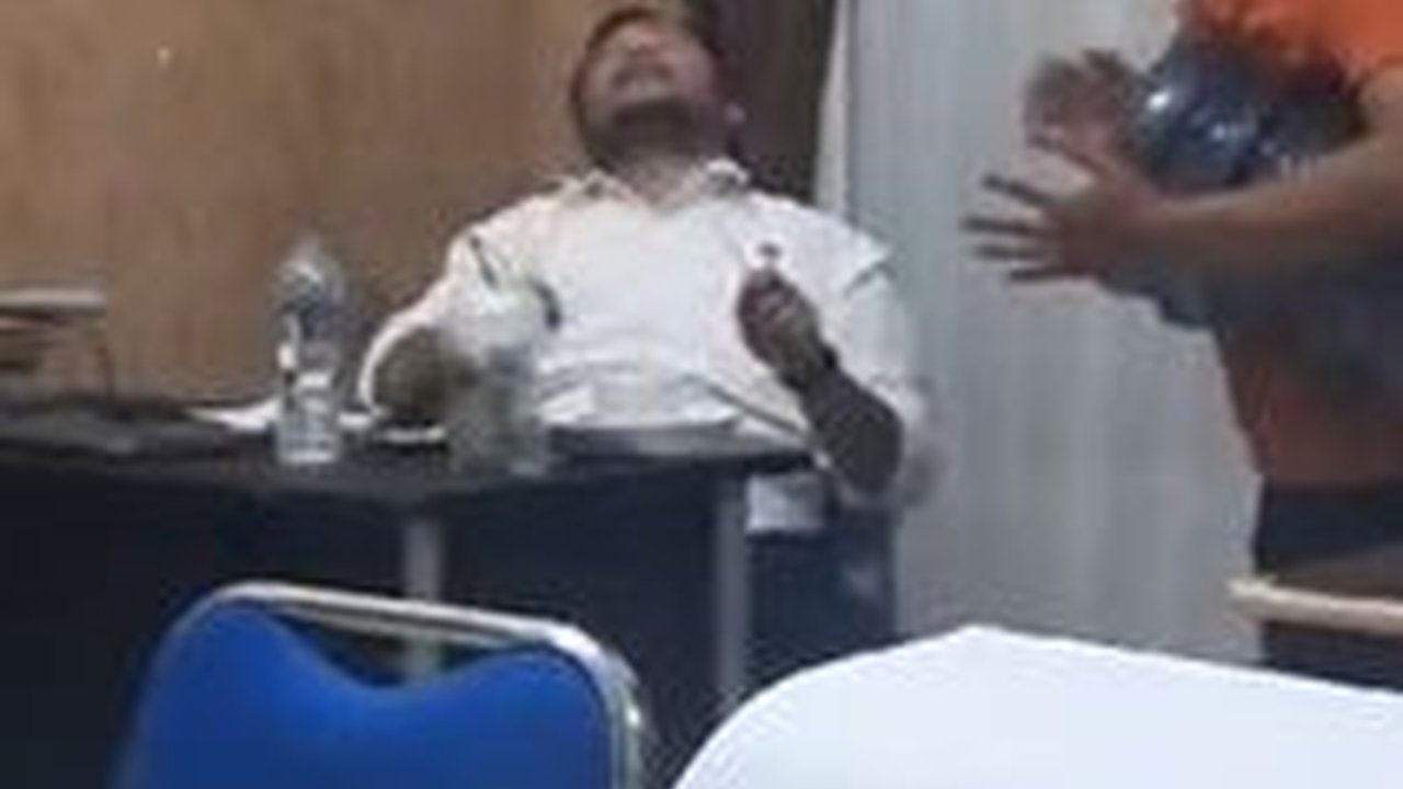 Momen Kocak Reserse Polisi 'Konser' di Depan Tersangka karena Berikan Keterangan Berbelit