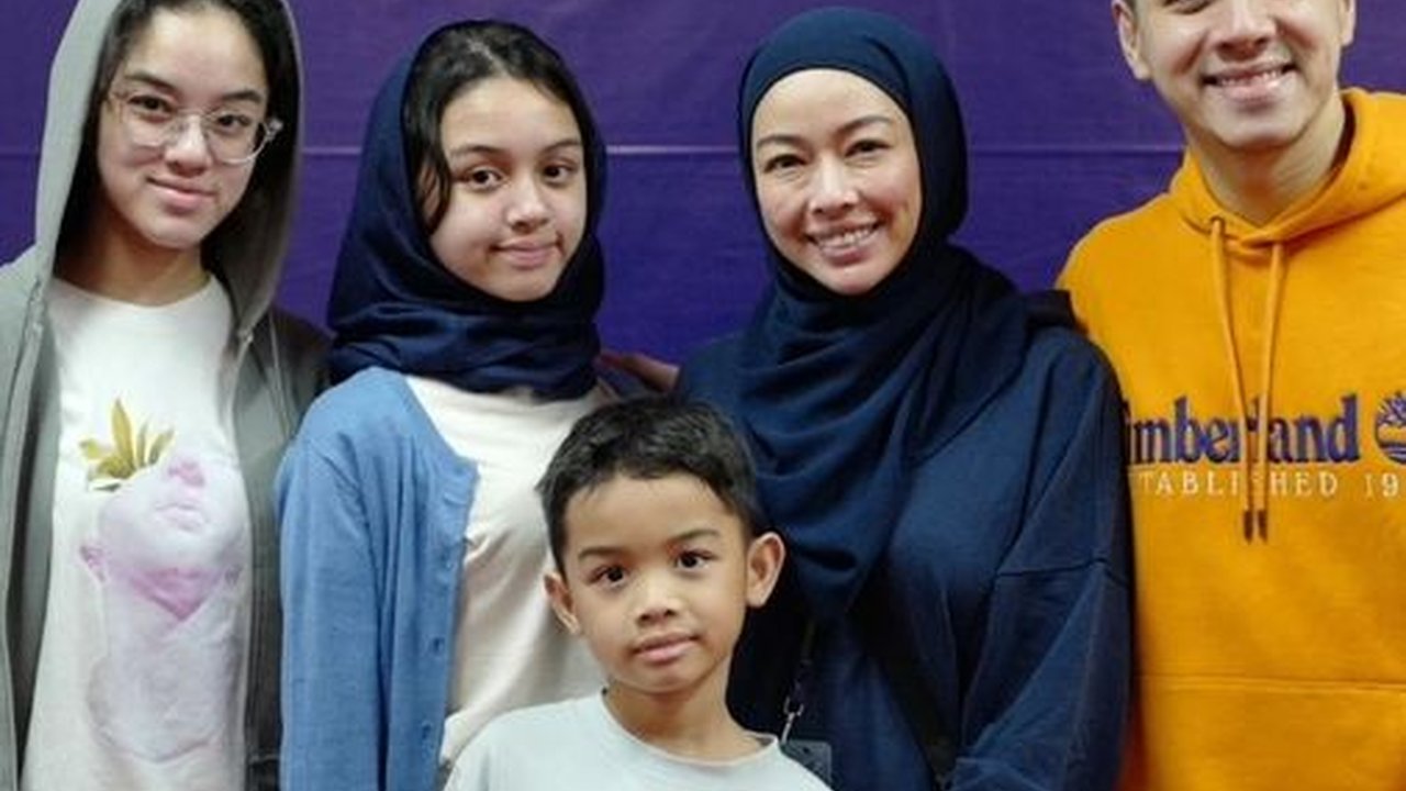Momen Rionaldo Stockhorst Dampingi Anak-anak Jalani Pesantren Kilat di Sekolah, Kompak Banget Bareng Istri
