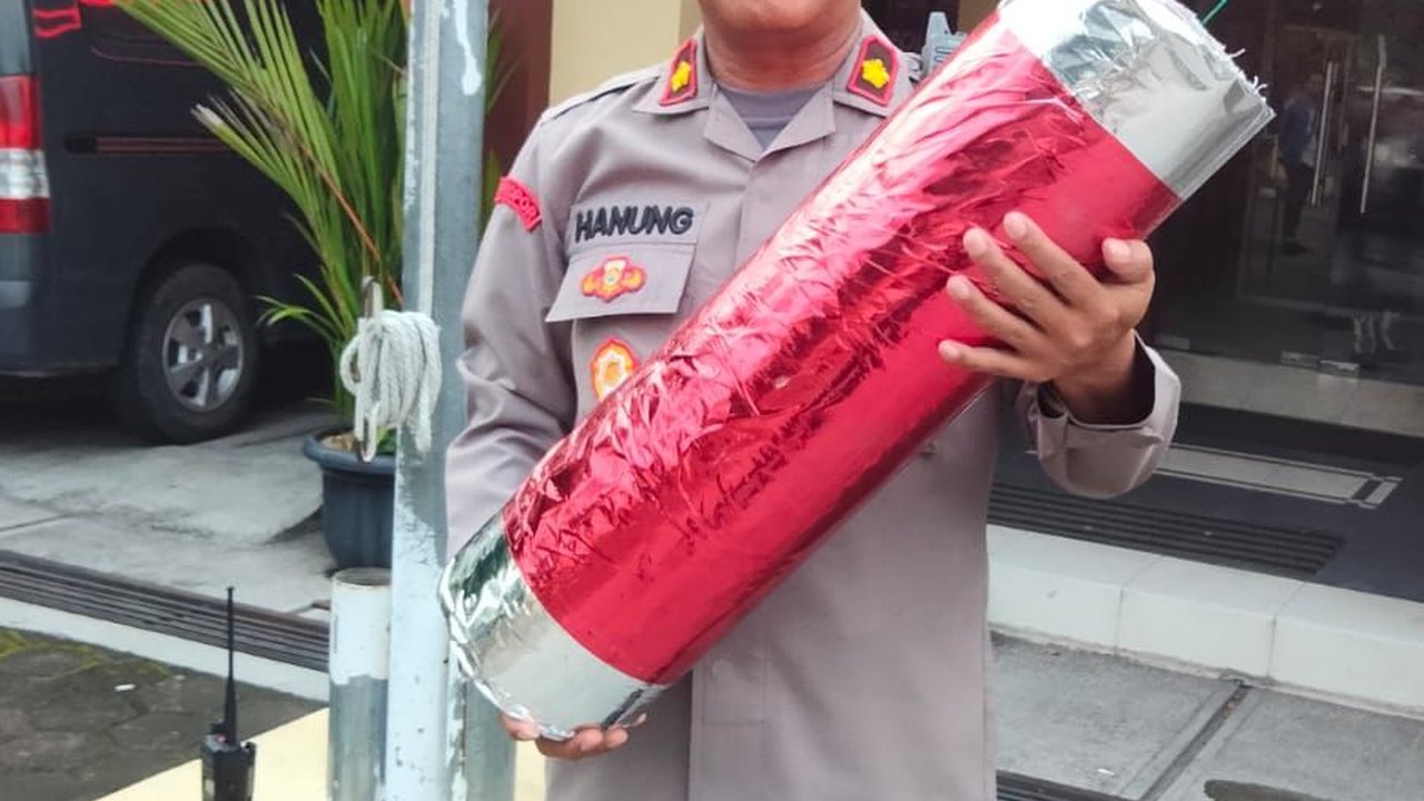 Naik Motor Bawa Mercon Jumbo, Dua ABG Dibekuk Polisi