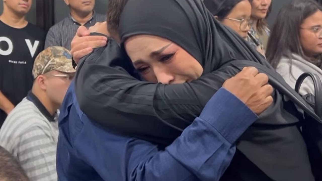 Innalillahi Wa Inna Ilaihi Rojiun, Melly Goeslaw Berduka