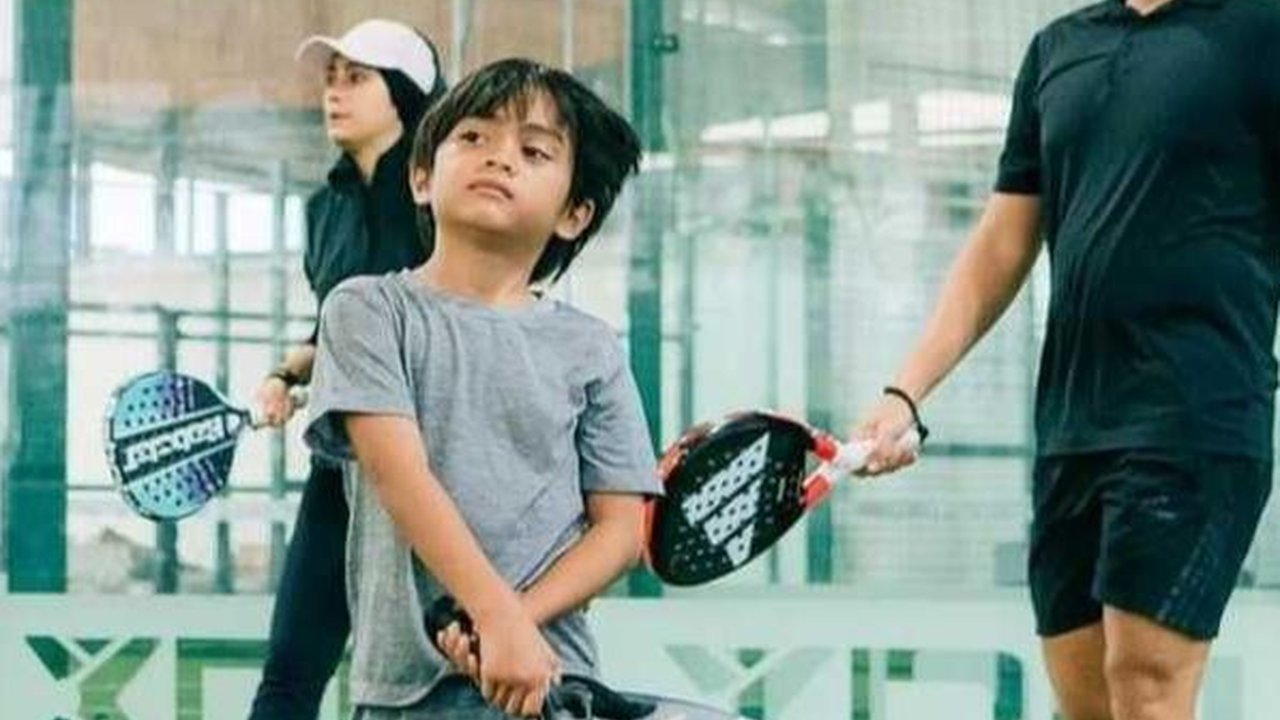 Potret Ganteng Sekala Anak Ayudia Bing Slamet yang Sudah 7 Tahun, Jago Ajarkan Bahasa Inggris Pada Sang Ayah
