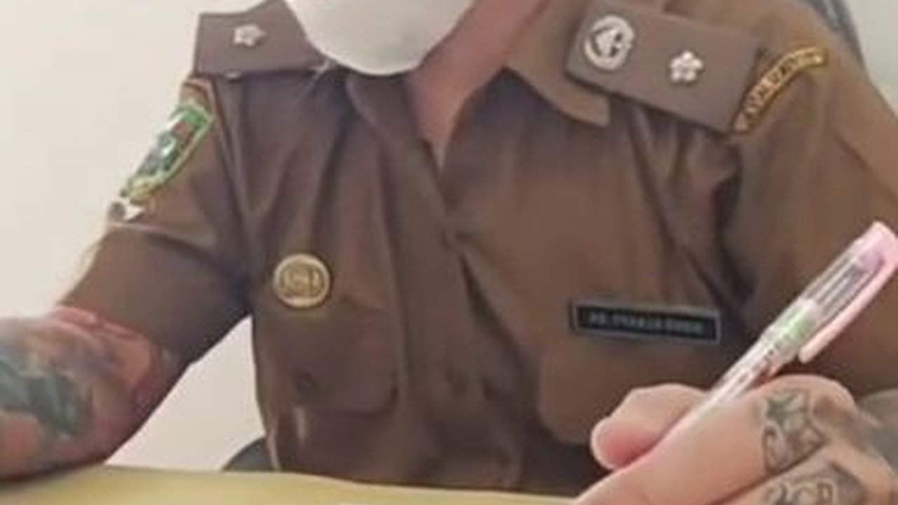 Usai Pensiun Dituding Akan Jadi Preman, Hoho Alkaf Kades Bertato Tanggapi dengan Santai 'Piara Kambing Ngarit Mencari Rumput'