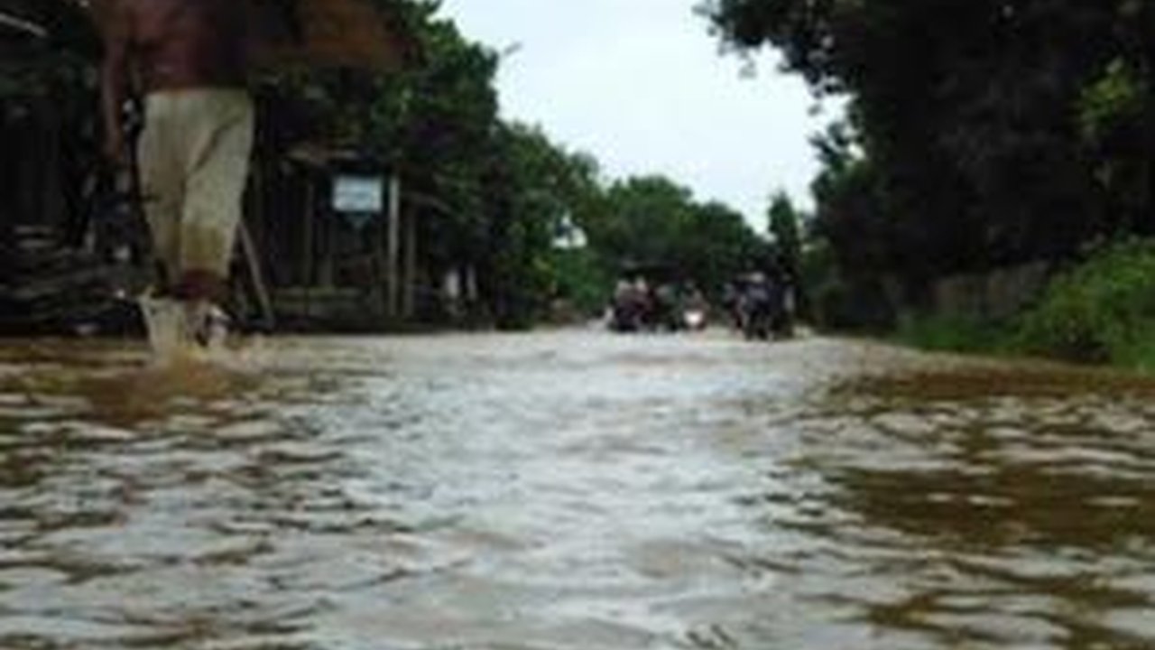 Diterjang Banjir, Objek Wisata Pantai Telukawur Jepara Rusak
