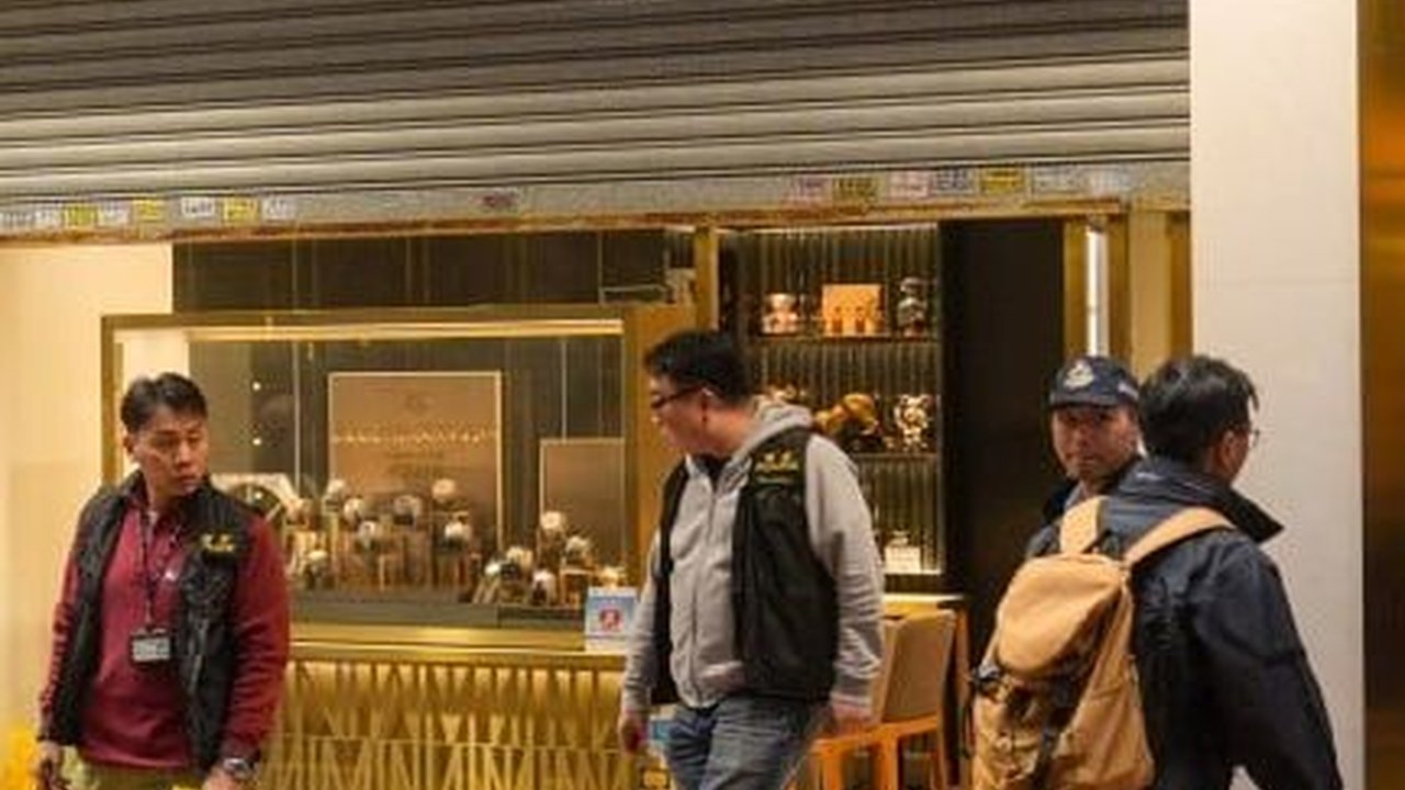 Polisi Hong Kong Tangkap 6 WNI Komplotan Perampok Jam Tangan Mewah, Sudah Mencuri di 25 Toko