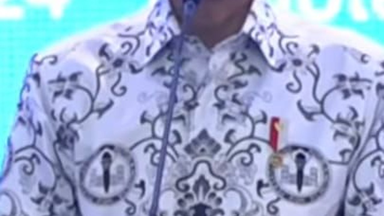 Demi Bertemu Guru, Jokowi Cerita Perjuangan Hadir di Kongres PGRI