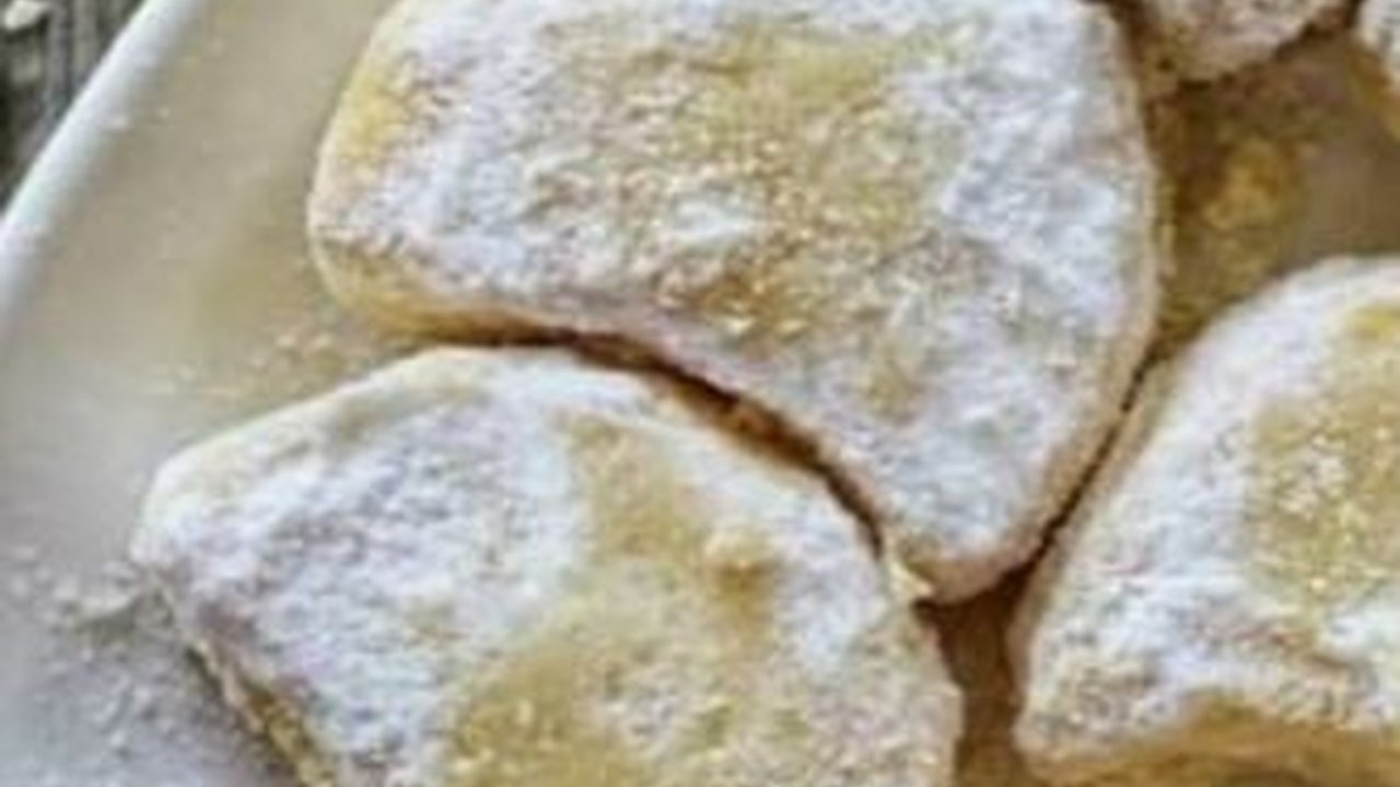 11 Resep Kue Putri Salju Khas Lebaran yang Lumer di Mulut & Renyah