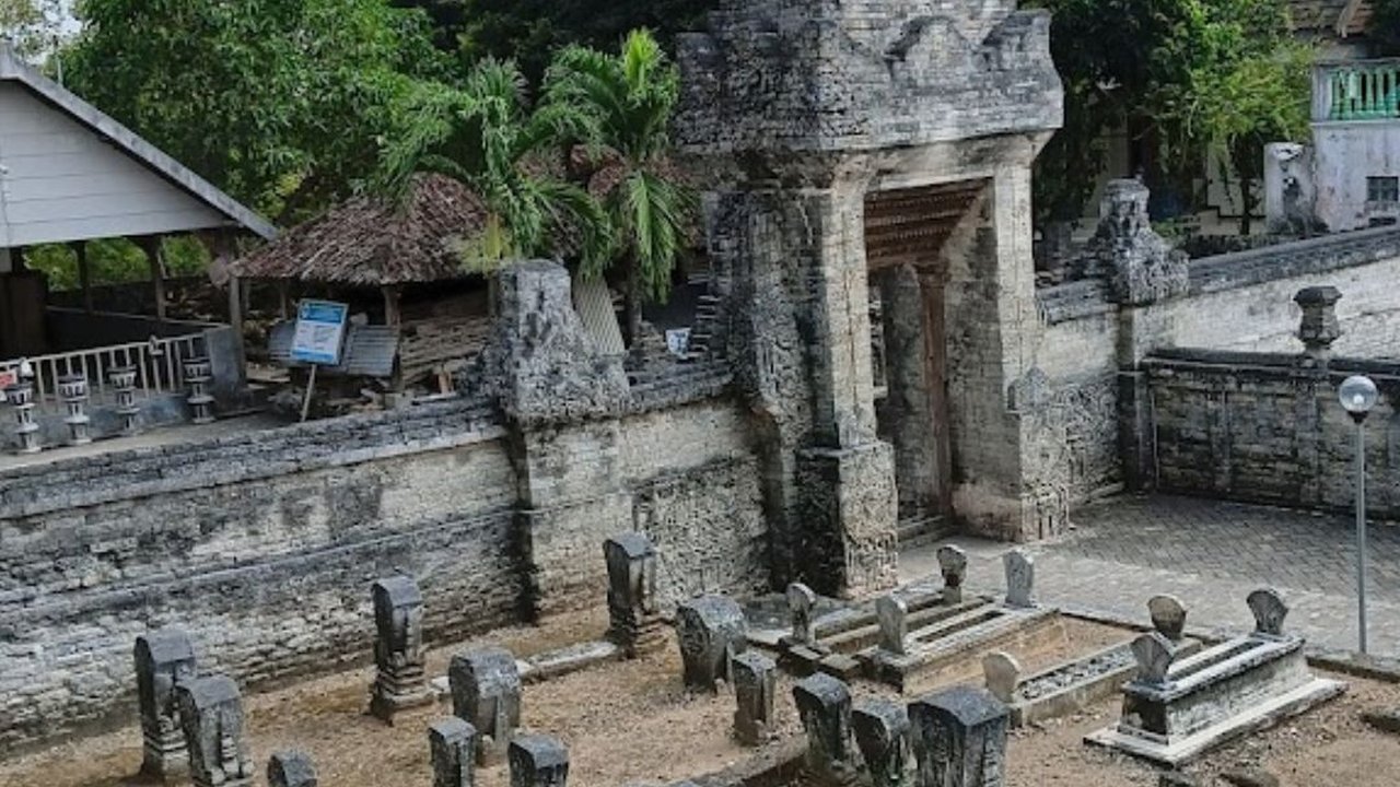 Mengunjungi Sendang Duwur Lamongan, Kompleks Makam Kuno Tiga Tingkat dengan Masjid di Puncaknya