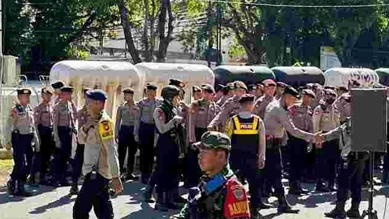 Jelang Pengumuman Hasil Pemilu 2024, KPU dan DPR RI Dijaga Ketat Petugas Gabungan