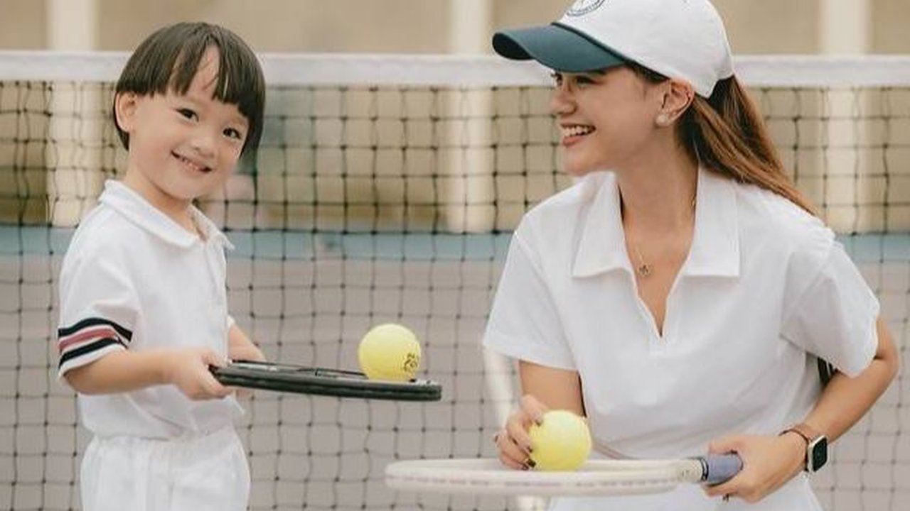 7 Potret Audi Marissa yang Makin Langsing Dan Awet Muda Bak ABG Meski Sudah Punya 1 Anak