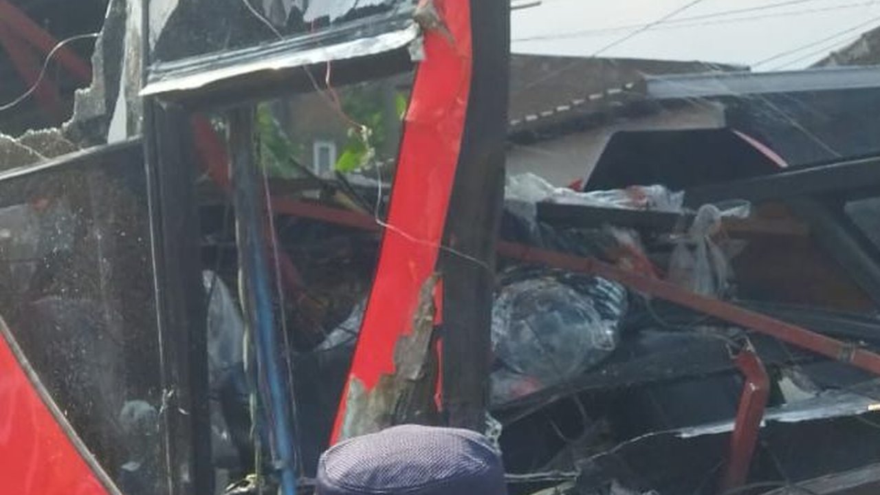Bus Seruduk Truk dan Deretan Rumah Warga di Malang, Satu Orang Meninggal Dunia