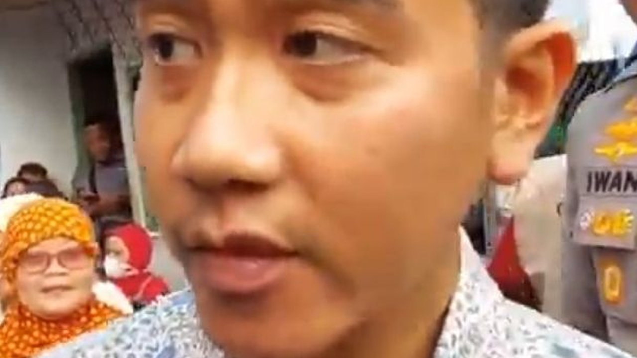 Gibran Datangi Pedagang Cilok: Anda Pendukung Ganjar? Saya Borong