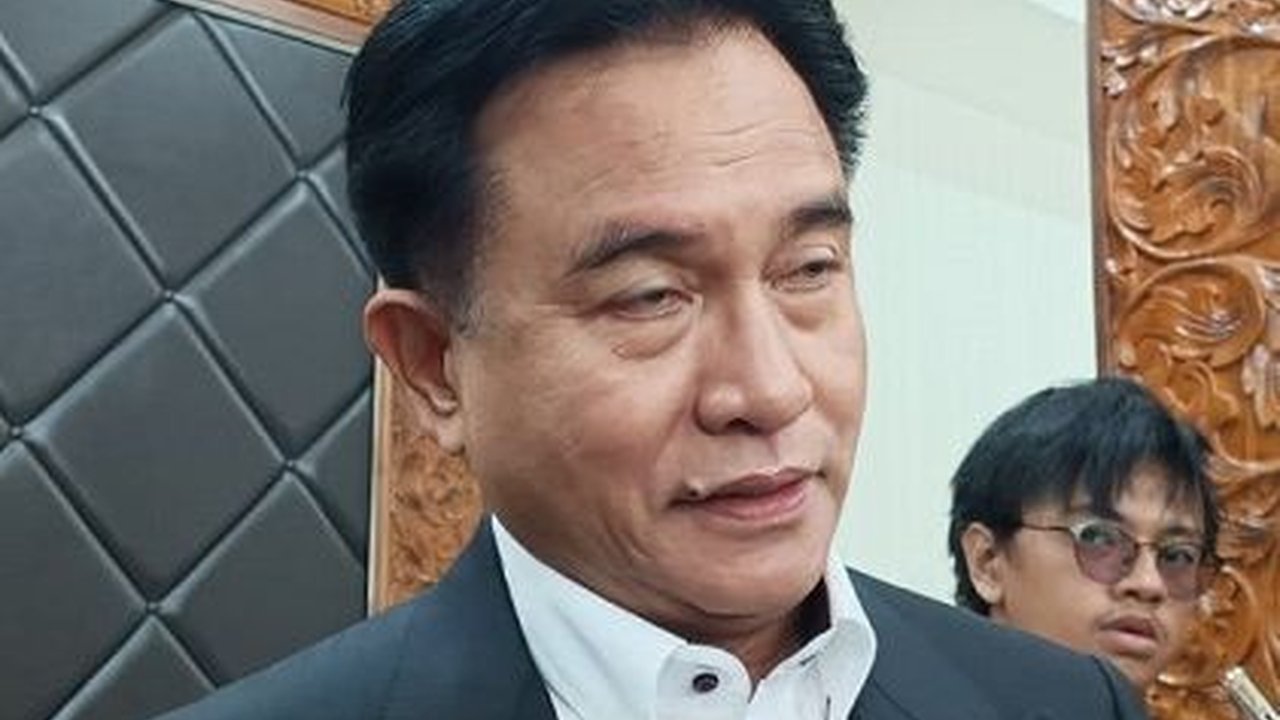 Yusril Tertawa Tim AMIN Sesumbar Terjunkan 1.000 Pengacara di MK: Ruang Sidang Enggak Muat