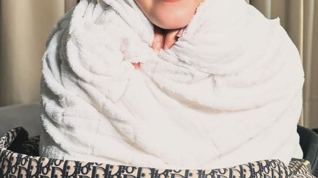 Kocak! 6 Potret Tasya Farasya Jalani Newborn Photoshoot, Hasilnya Bikin Ngakak