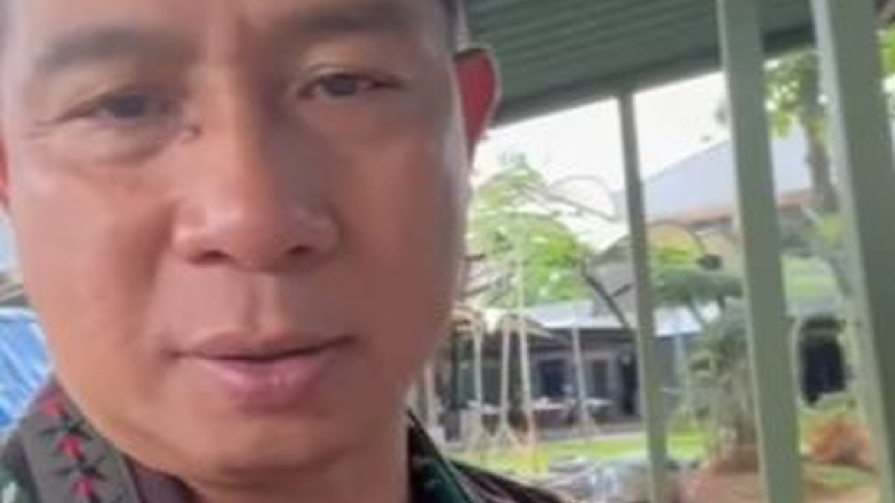 Masih Berseragam Loreng, Momen Bahagia Panglima TNI Panen Telur Ayam, Sang Putra Langsung Bereaksi