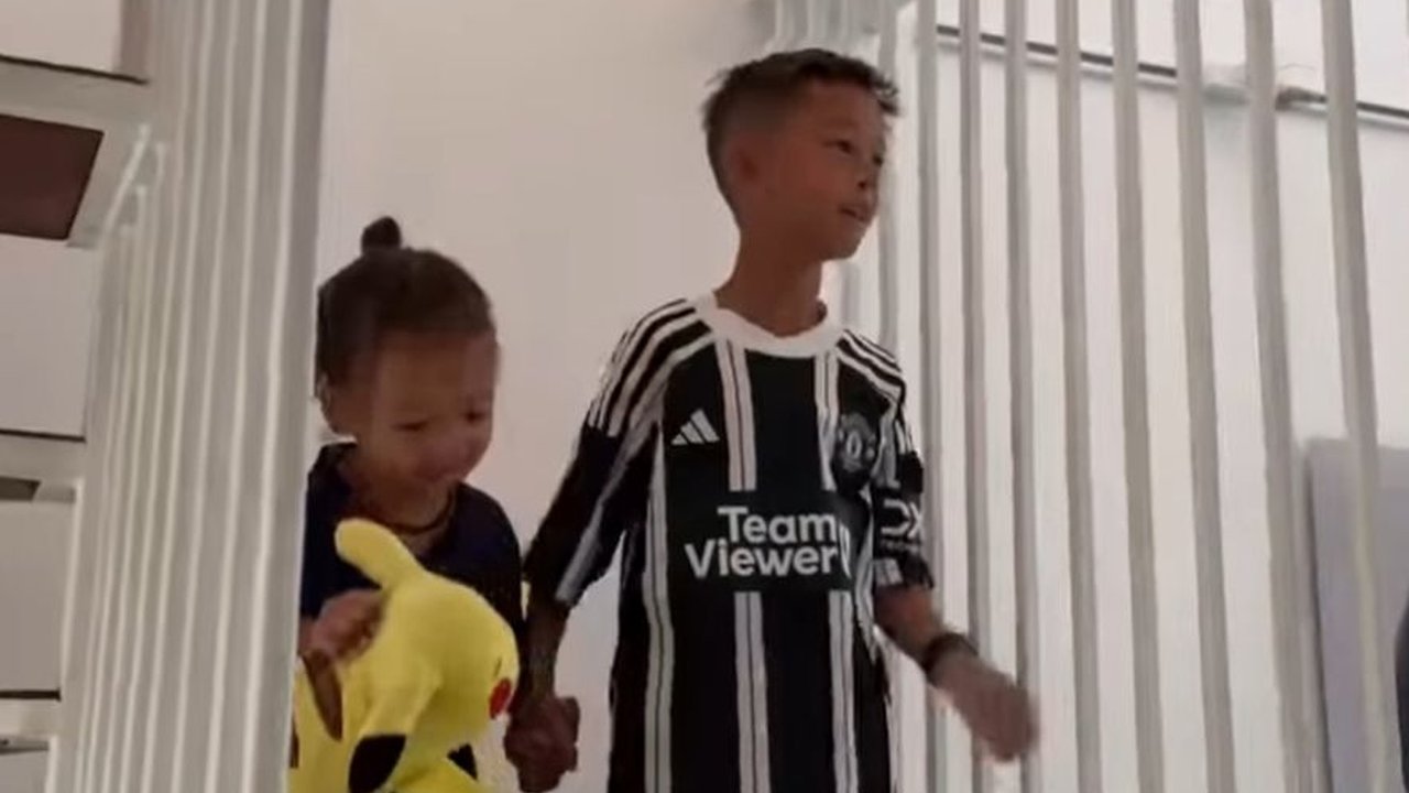 Potret Ganteng Kenji Anak Irfan dan Jennifer Bachdim Ultah Ke-10,  Dirayakan Sederhana & Sempat Ikut Sang Ayah Latihan Sepakbola