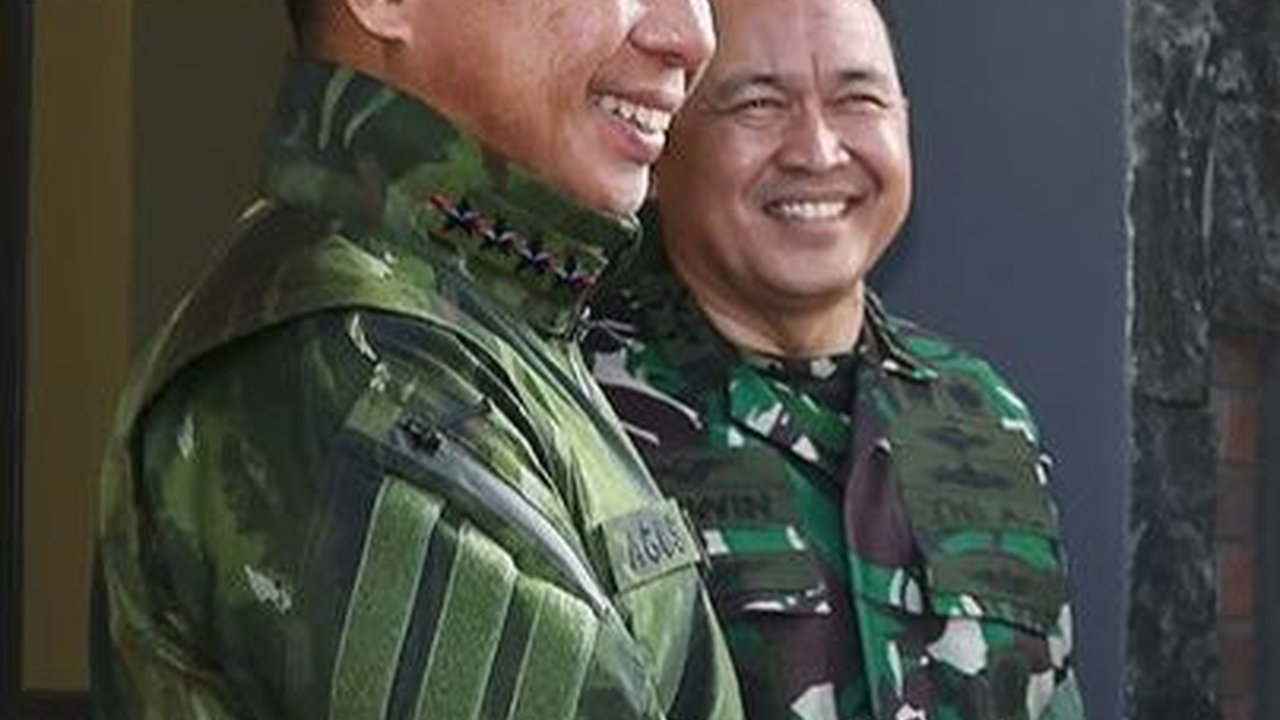 Panglima TNI Kedatangan Tamu Juniornya yang Kini Jabat Menteri, Sosoknya Gagah Gak Ada Obat