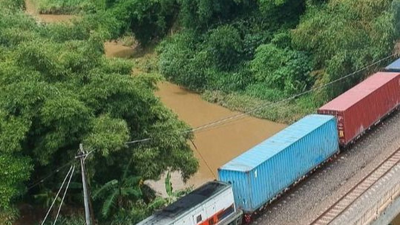 Fakta Insiden KA Putri Deli Tabrak Truk Tronton di Sergai, Diduga Sopir Nekat Terobos Palang Pintu Perlintasan