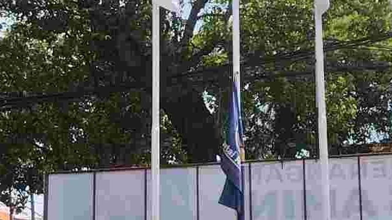 Tak Terima Sikap Surya Paloh, Relawan Turunkan Bendera NasDem di Markas Pemenangan AMIN