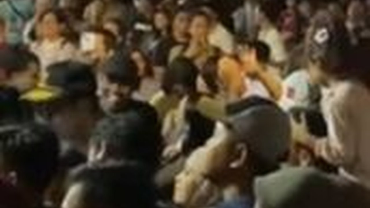 Ratusan Orang Kumpul di Rumah Prabowo Jelang Pengumuman Resmi KPU, Bersorak saat Hasil Pilpres Diumumkan