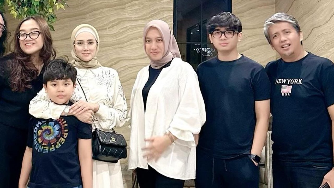 Tetap Jaga Hubungan Baik, ini Momen Mulan Jameela Buka Bersama Mantan Suami Serta Anak-anak