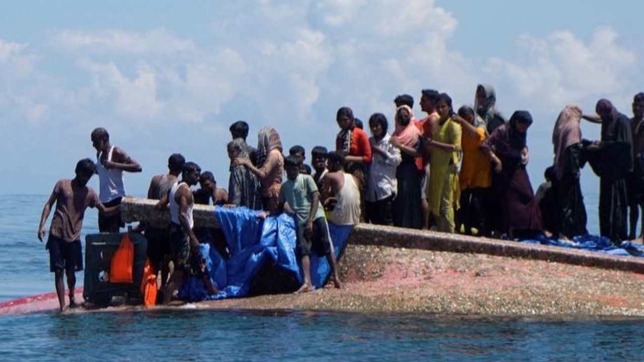 Kapal Karam di Laut Aceh, 69 Pengungsi Rohingya Ditemukan Terapung